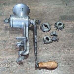Vintage L.F & C. New Britain Meat Grinder *BINI
